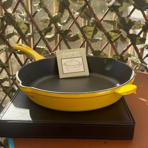 Cuisinart Chef’s Classic Enameled Cast Iron Cookware 10” Skillet in Lemon Yellow - Picture 1 of 7